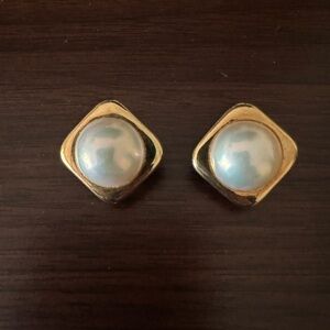 14K Gold Mobe Pearl Earrings